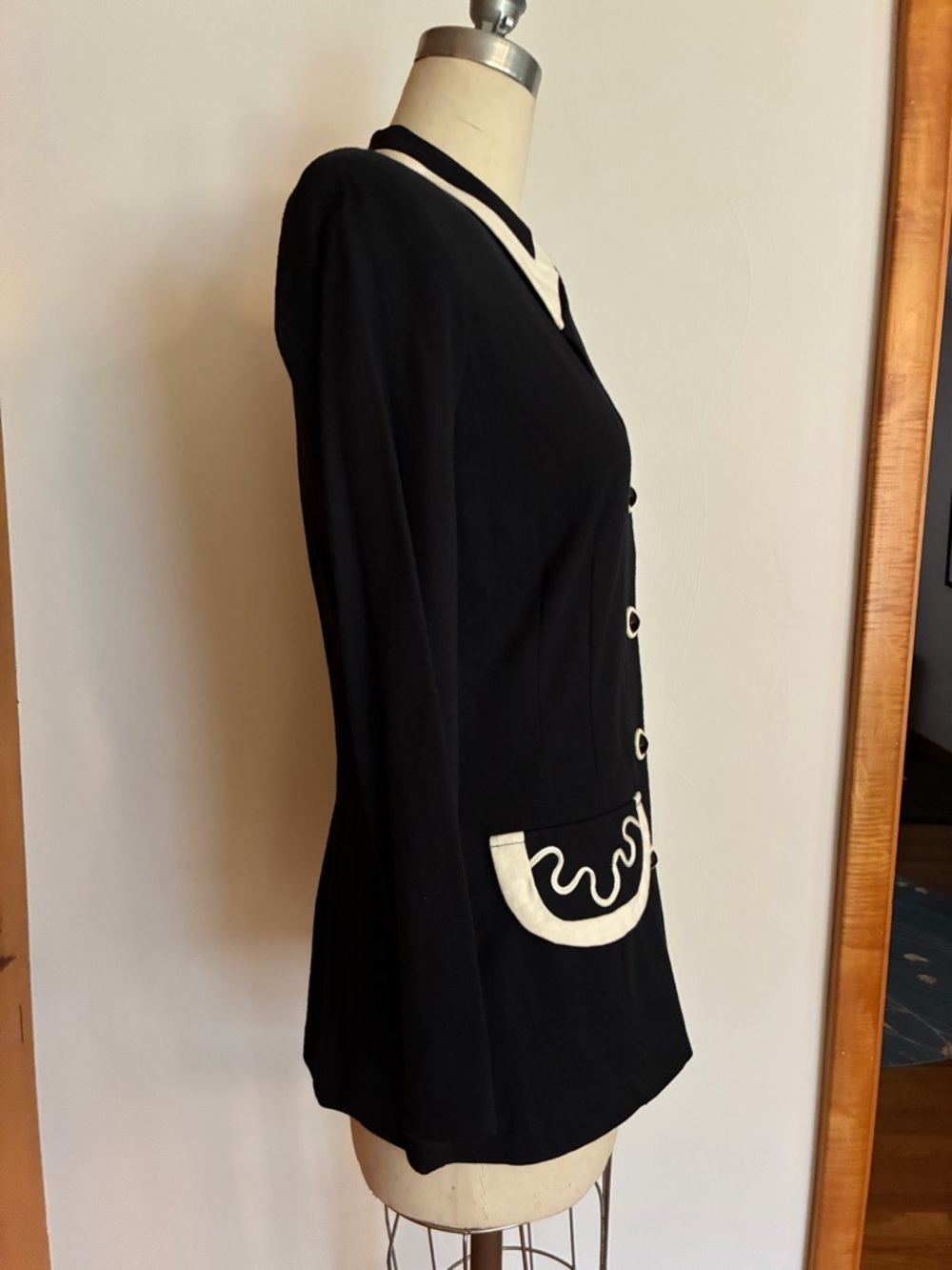 Pointed Lapel Black with White Contrast Faux Pocket Jacket Whimsical Detail MCM - Picture 6 of 7